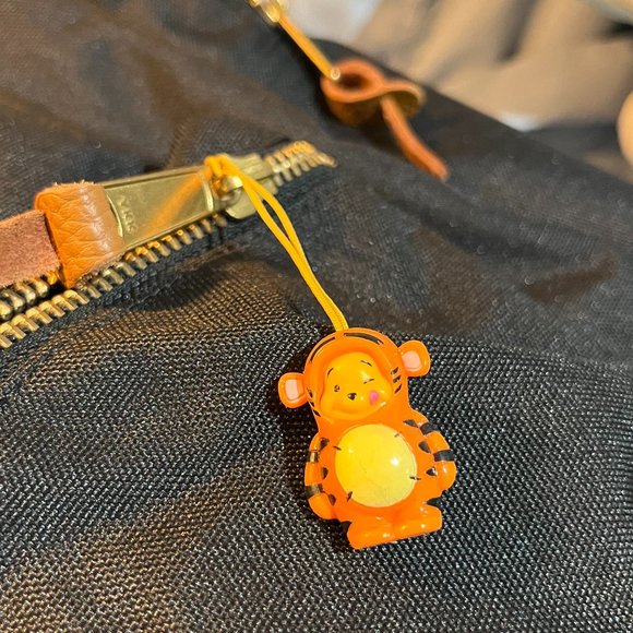 VERY RARE Pooh as Tigger Vintage Peek-A-Pooh - Picture 2 of 2